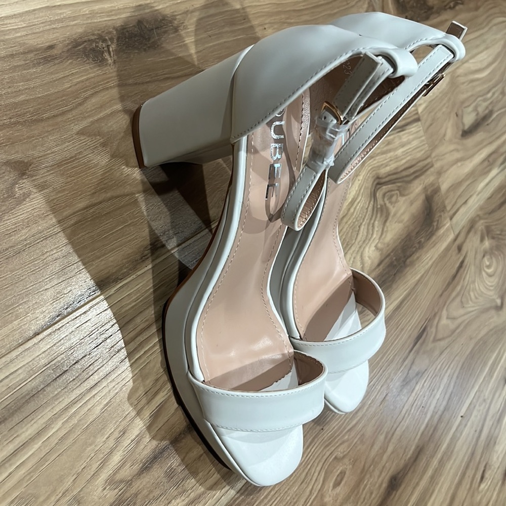 High heals size 9.5 - Picture 2 of 3